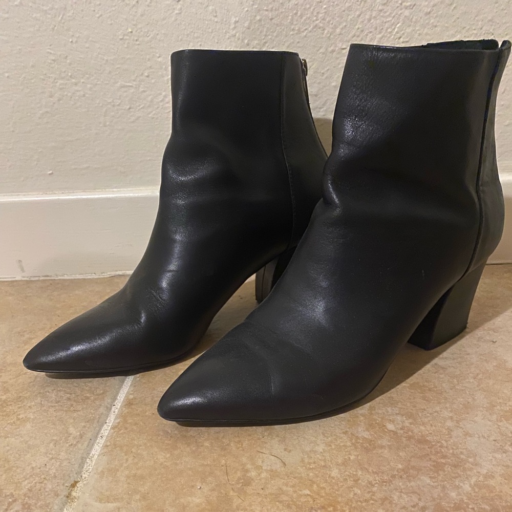 Steve Madden black leather ankle boots / booties size 8.5